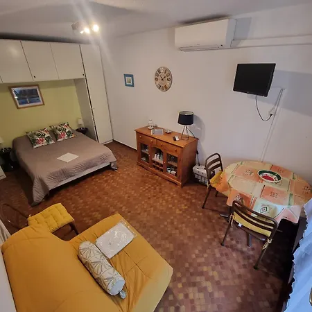 à Avec Piscine Et Parking - Fr-1-309-234 *